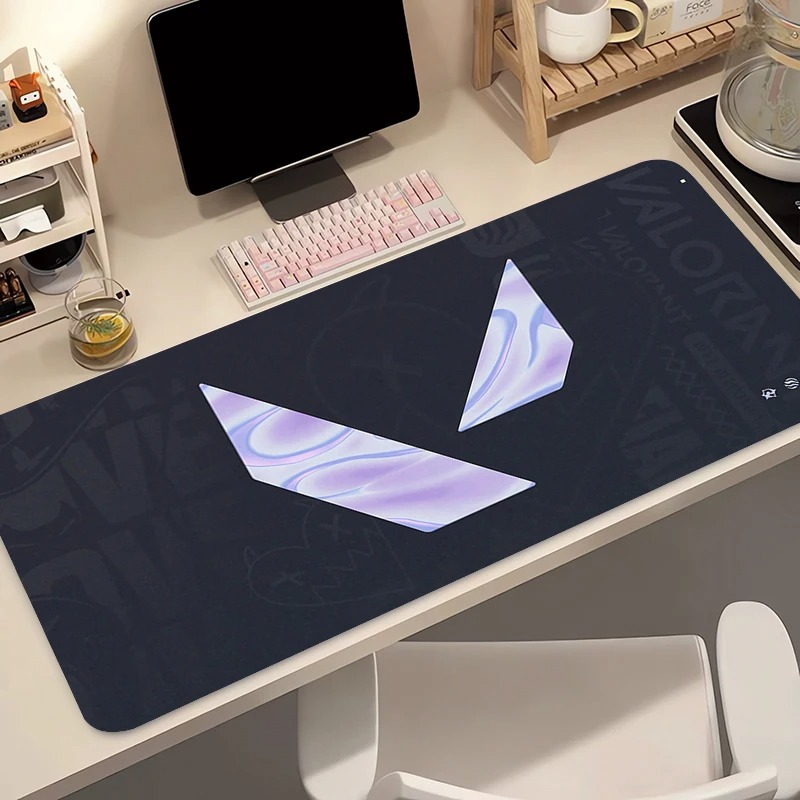لوحة ماوس للألعاب بتصميم أنمي  - مراجعة Tech Accessories For Desk وسعره