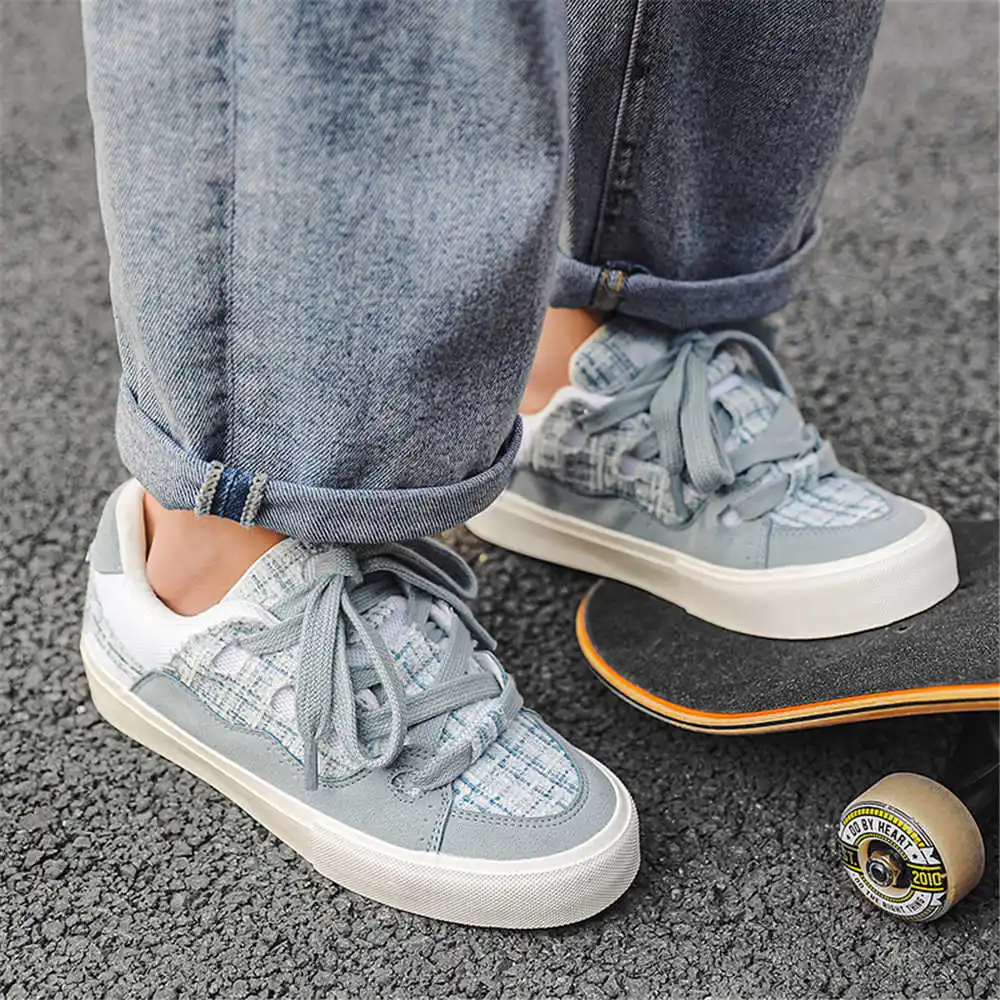 مع جلد الهيب هوب أحذية المدرسة - مراجعة Tech Accessories To Buy وسعره